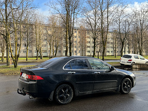 Honda Accord (2 foto / 8)