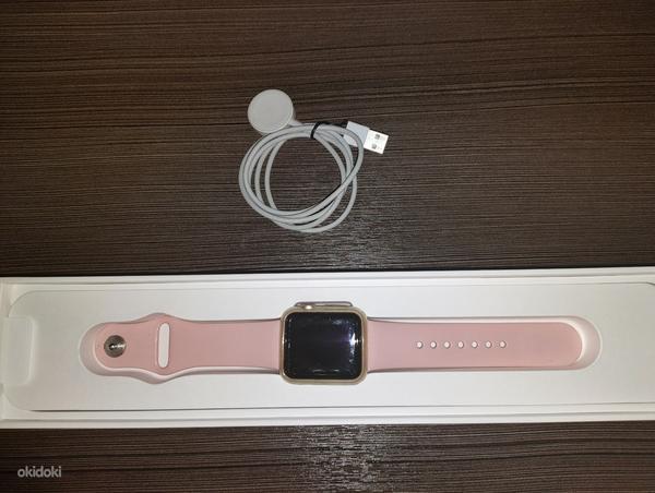 Apple Watch Series 3 38mm Gold GPS + Pink Sport Band (foto #1)