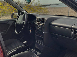 Opel Vectra Special 1.6 i4 52kW (5 foto / 15)