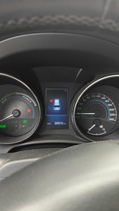 Toyota Auris hübriid LPG 1.7 73kw (13 foto / 15)