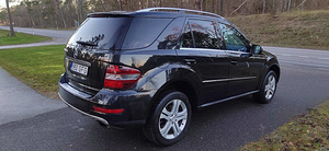 Mercedes Benz ML 320CDi 4 Matic (5 foto / 15)