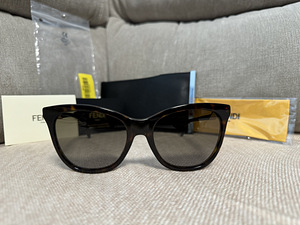 Päikeseprillid Fendi FF0200/S (1 foto / 6)