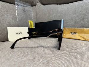 Päikeseprillid Fendi FF0200/S (2 foto / 6)