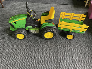 Детский электрический трактор John Deere (1 фото из 3)