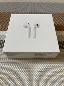 Продам AirPods 1st-Gen (1 фото из 3)
