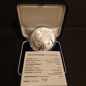Серебряная монета (3 фото из 4)