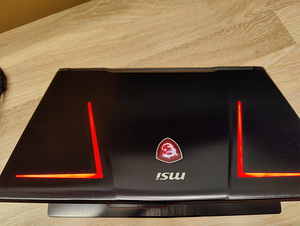 MSI ge73 raider RGB 8RE (1 foto / 9)