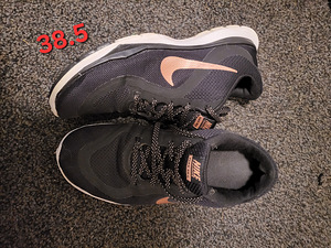 Nike tossud 38.5 (1 foto / 1)