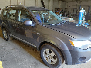 M/V Mitsubishi outlander. (4 foto / 8)