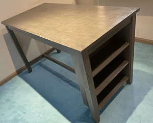 Letikõrgune söögilaud riiulitega (1 foto / 6)