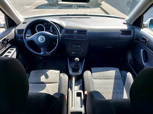 Volksvagen Golf 2006 77kw мануал бензин (3 фото из 15)
