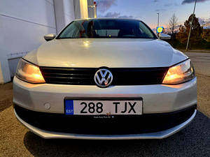 Volkswagen Jetta 1.2 manuaal 77kw Üv 2024 dets (2 foto / 11)