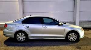 Volkswagen Jetta 1.2 manuaal 77kw Üv 2024 dets (7 foto / 11)