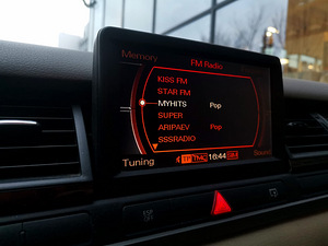 Audi A8 QUATTRO 3.7 206kW ATM Üv 2025 okt (8 foto / 11)