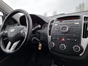 Vahetada Kia Ceed 2010 1.4 80kw Üv 2025 okt (10 foto / 12)