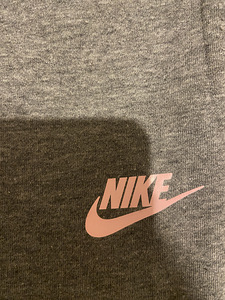Nike püksid ja t-särk (2 foto / 6)