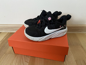 Nike кроссовки (3 фото из 5)
