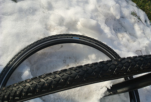 NAASTREHVID 2tk.=55€ SCWALBE 28" 42-622 HS396 (2 foto / 3)