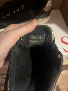 Кроссовки Guess (2 фото из 3)