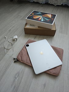 Apple iPad Pro 12,9 2021 (128 GB) WiFi + Cellular (1 foto / 9)