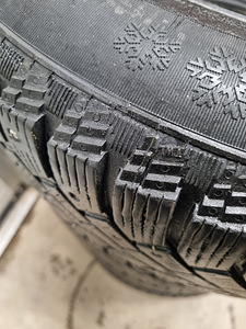 225/60 R16 Continental Conti Ice Contact 4tk. (3 foto / 10)