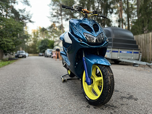 Yamaha Aerox (6 foto / 10)