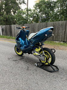 Yamaha Aerox (7 foto / 10)