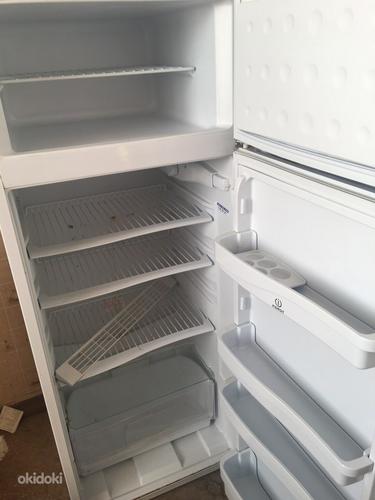 Приличный холодильник (фото #4)