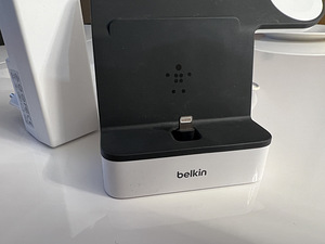 Belkin iPhone ja iWatch laadija (3 foto / 3)