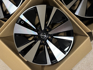 17" Nissan новые диски 5x114,3 (6 фото из 7)