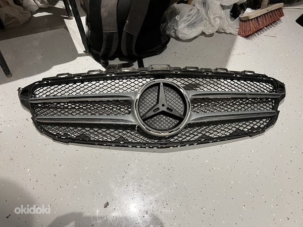 Mercedes-Benz W205 (c-class) оригинальная решетка (фото #1)