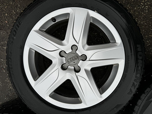 18" оригинальные диски Audi 5x112 + шипованные шины 235/55/18 (3 фото из 8)