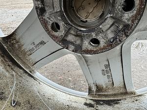 18" оригинальные диски Audi 5x112 + шипованные шины 235/55/18 (8 фото из 8)
