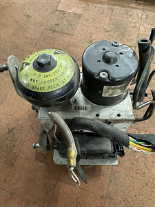 Mercedes-Benz SBC pump (pärit W211 küljest) (2 foto / 3)