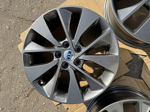 18" Kia originaalveljed 5x114,3