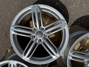 21" оригинальные диски Audi Q7 Peeler 5x130 (3 фото из 10)