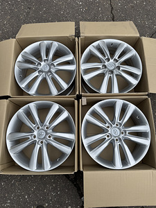 18" Hyundai originaalveljed 5x114,3 (uued) (5 foto / 10)