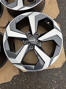 18" оригинальные диски Nissan 5x114,3 (как новые) (1 фото из 8)