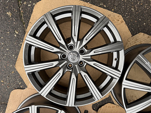 19" оригинальные диски Volvo 5x108 (4 фото из 10)