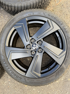 19" оригинальные диски Hyundai 5x114,3 + новые м+s Good Year (3 фото из 9)
