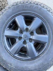 17" оригинальные диски Toyota 6x139,7 + 265/65/17 A/T (3 фото из 8)