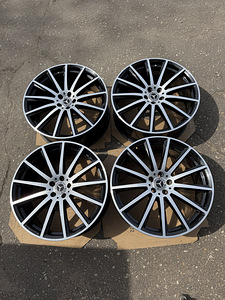 22" оригинальные диски Mercedes-Benz GLS/GLE 5x112 (одинаковой ширины) (3 фото из 9)