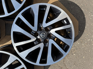 18" оригинальные диски Nissan Navara 6x114,3 (6 фото из 8)