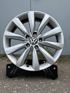 17" оригинальные диски Volkswagen 5x112 (1 фото из 7)