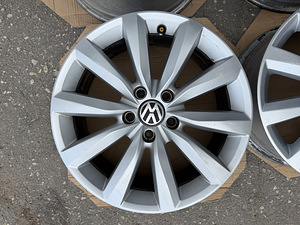 17" оригинальные диски Volkswagen 5x112 (6 фото из 7)