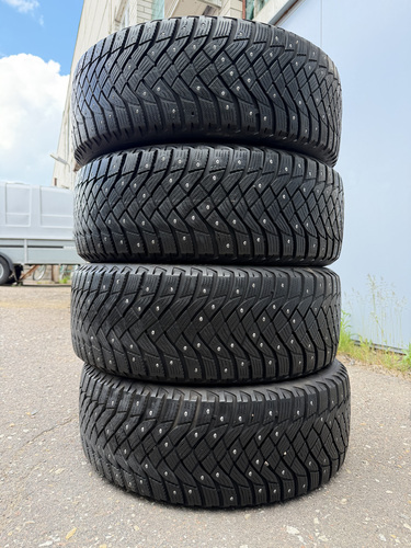 215/55/17 Good Year naastrehvid 8-9mm dot4621