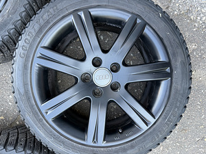 17" оригинальные диски Audi 5x112 + шипованные шины 235/45/17 (7 мм) (1 фото из 10)