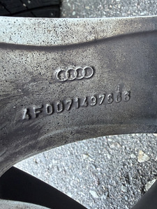 17" оригинальные диски Audi 5x112 + шипованные шины 235/45/17 (7 мм) (8 фото из 10)