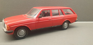 Norma Mercedes benz 300 1:18 (3 foto / 4)