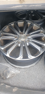 Toyota 5x114,3 16" valuveljed keskava 60 (4 foto / 8)